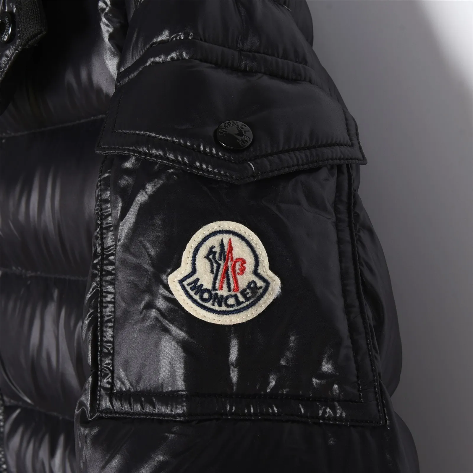 Moncler 【Original 】Authentic 𝑴𝒐𝒏𝒄𝒍𝒆𝒓｜ 𝑩𝒂𝒅𝒚 Same Style/ # 1:1Original 90 Quality Size：12345